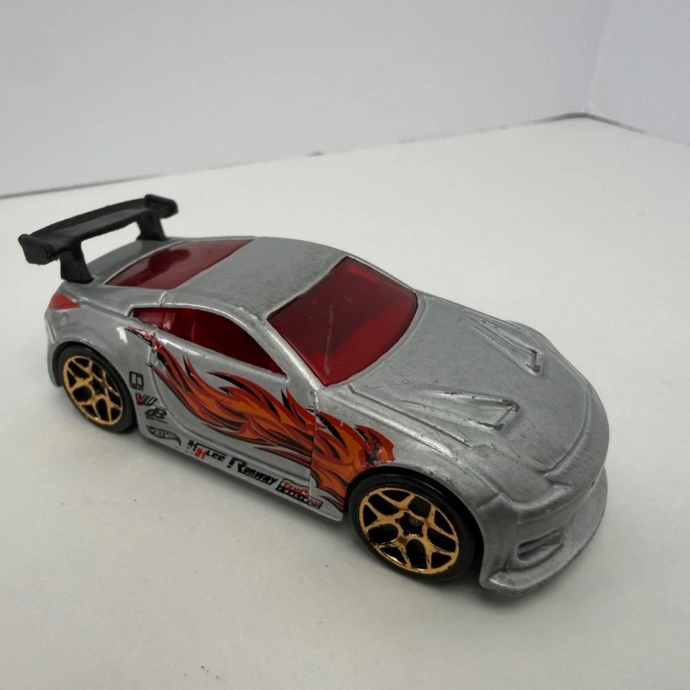 Hot Wheels Nissan 350Z Silver Flame Graphics Diecast Car 1/64 Scale 2006 E05